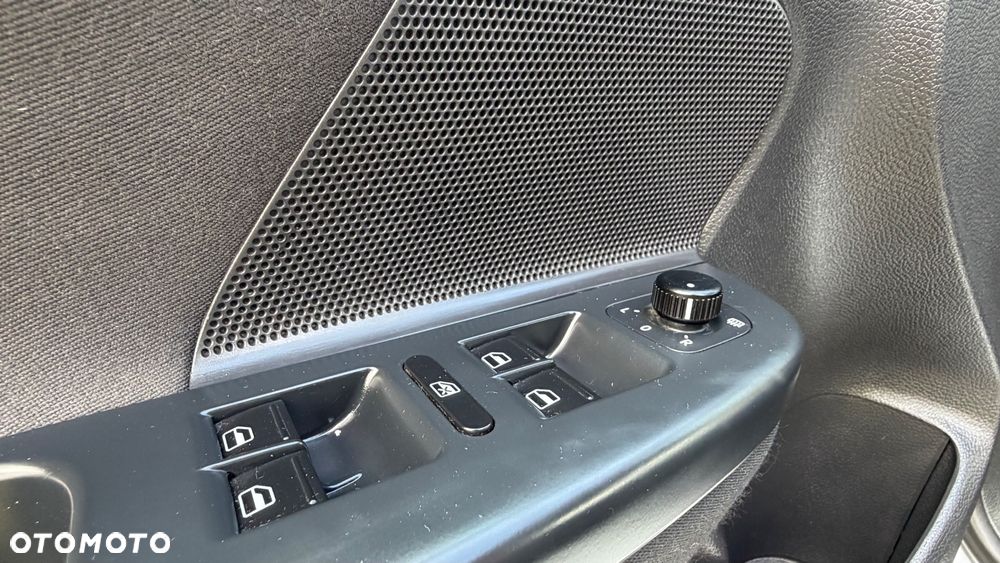 Volkswagen Golf 1.6 TDI DPF Team - 17