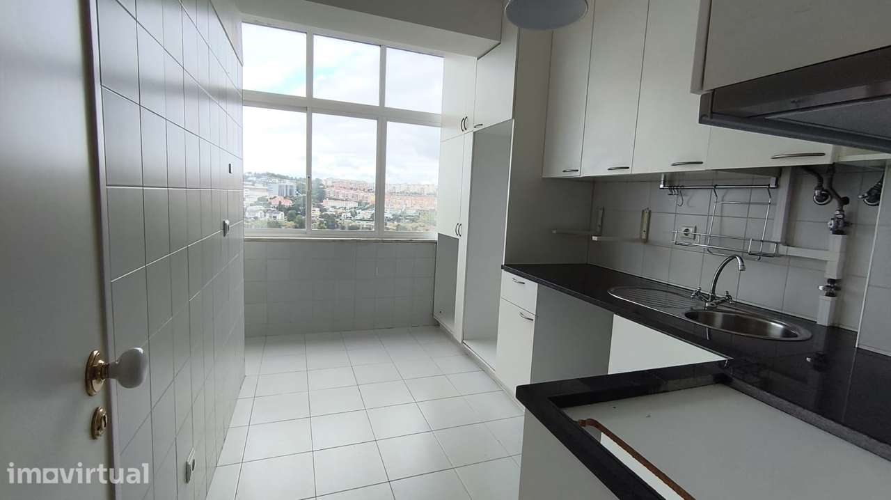 T2 + Sótão ~40 m² | 63 m² Oficiais | Vista Jamor | Linda-a-Velha - Grande imagem: 3/17