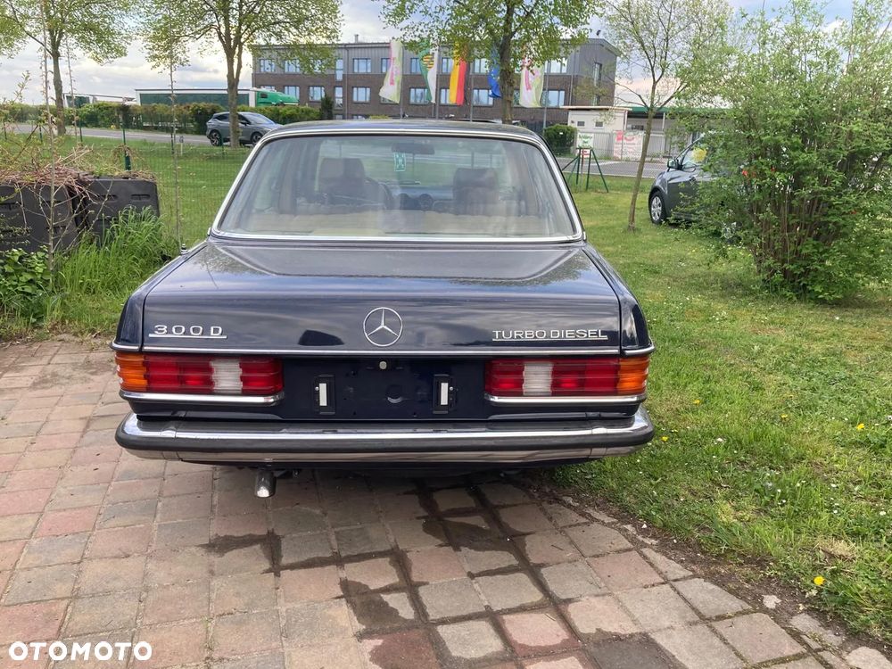 Mercedes-Benz W123 - 3