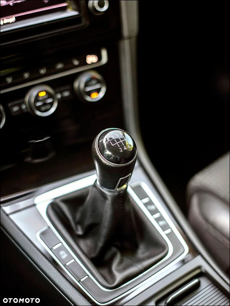 Volkswagen Golf - 30