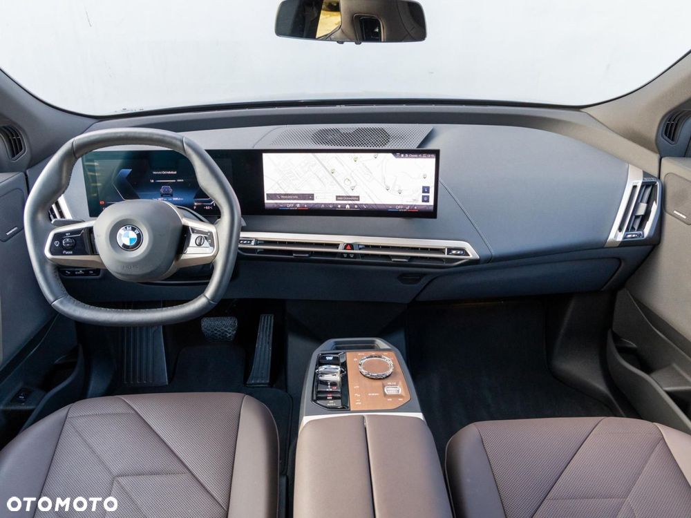 BMW iX - 10