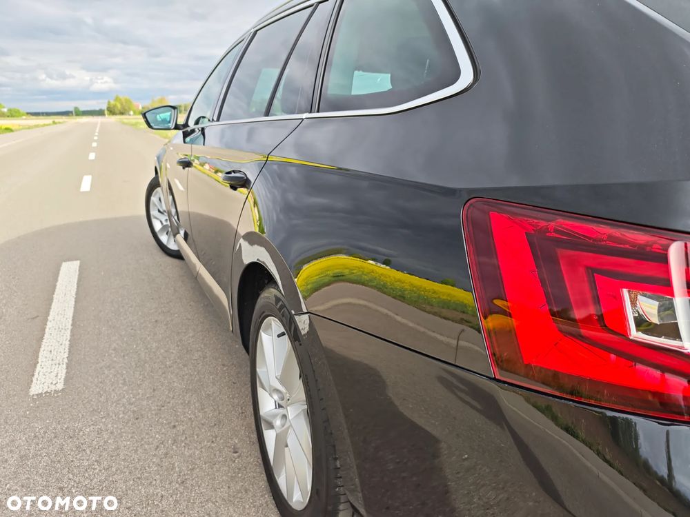 Skoda Superb 2.0 TDI DSG Ambition - 11