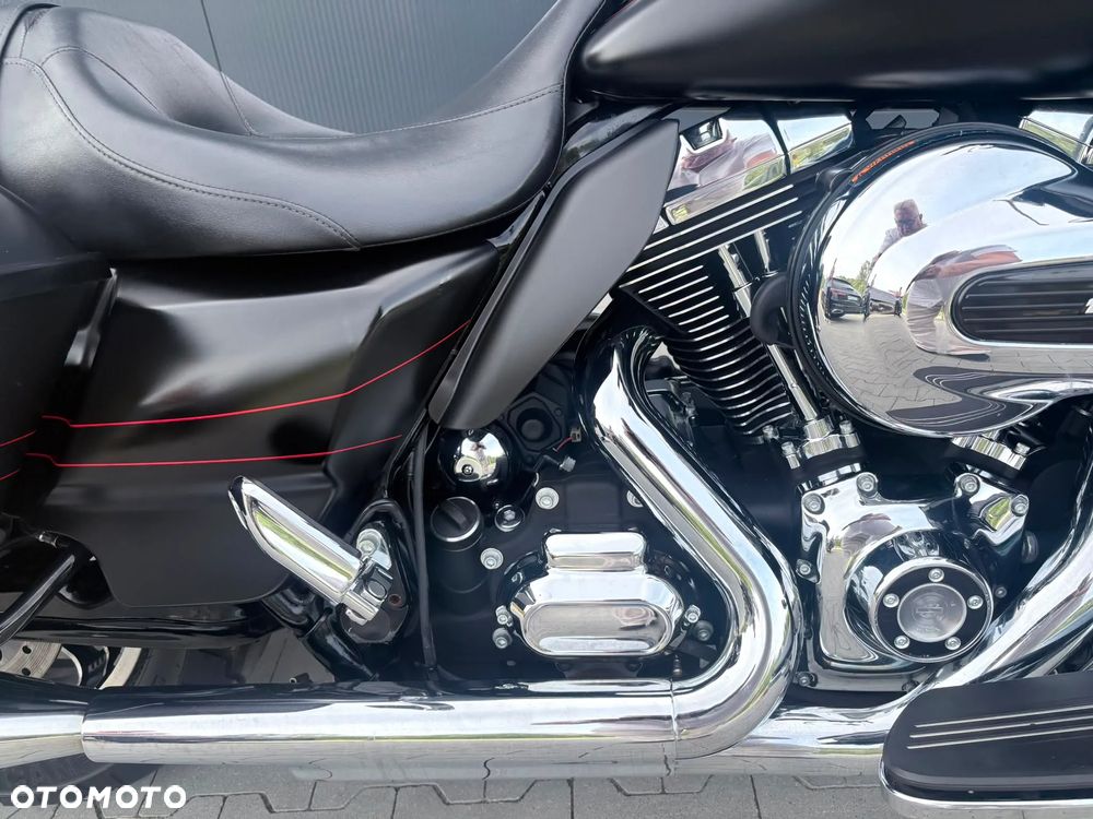 Harley-Davidson Touring Street Glide - 14