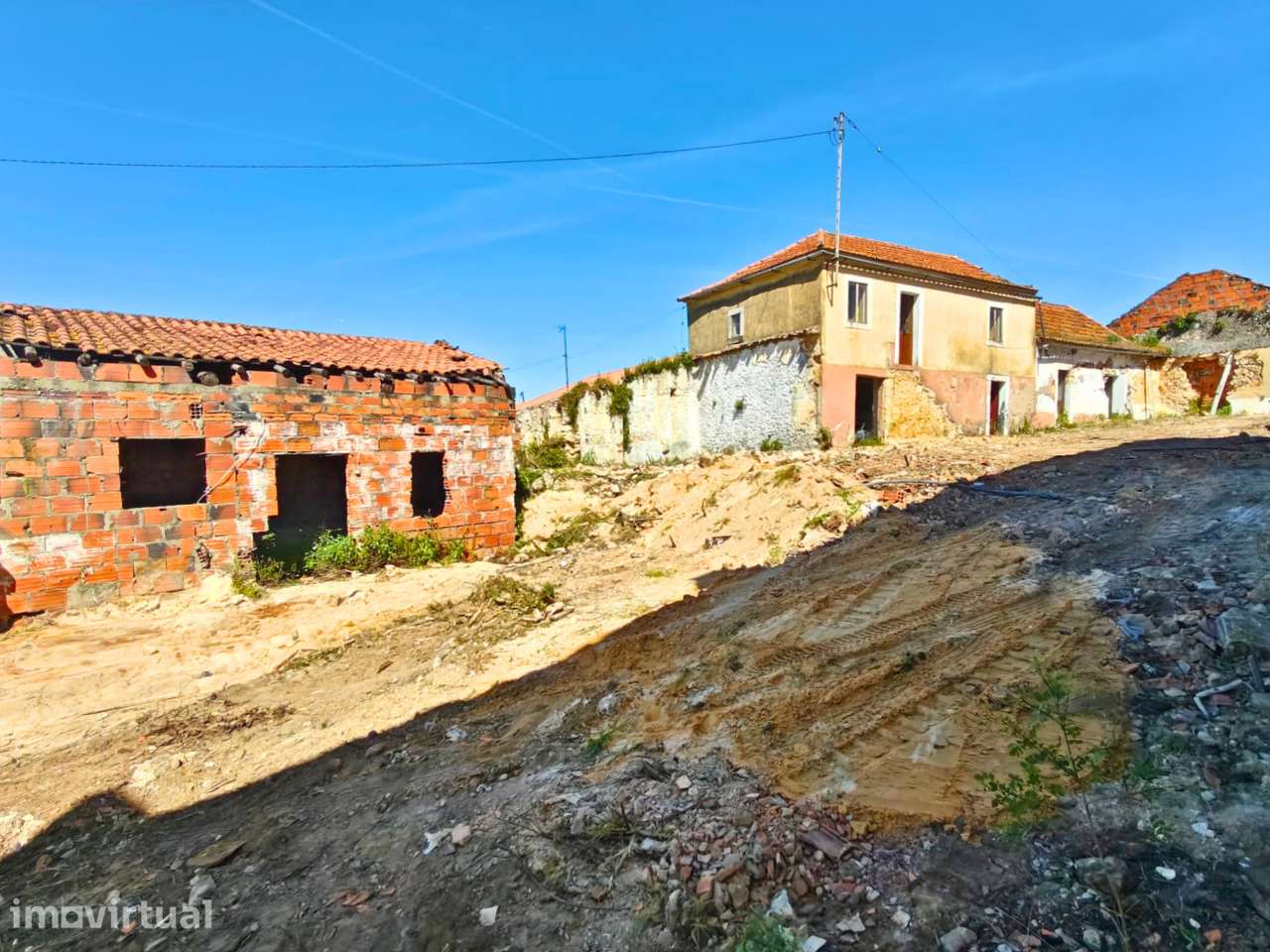 Moradia para reconstruir - Grande imagem: 4/8