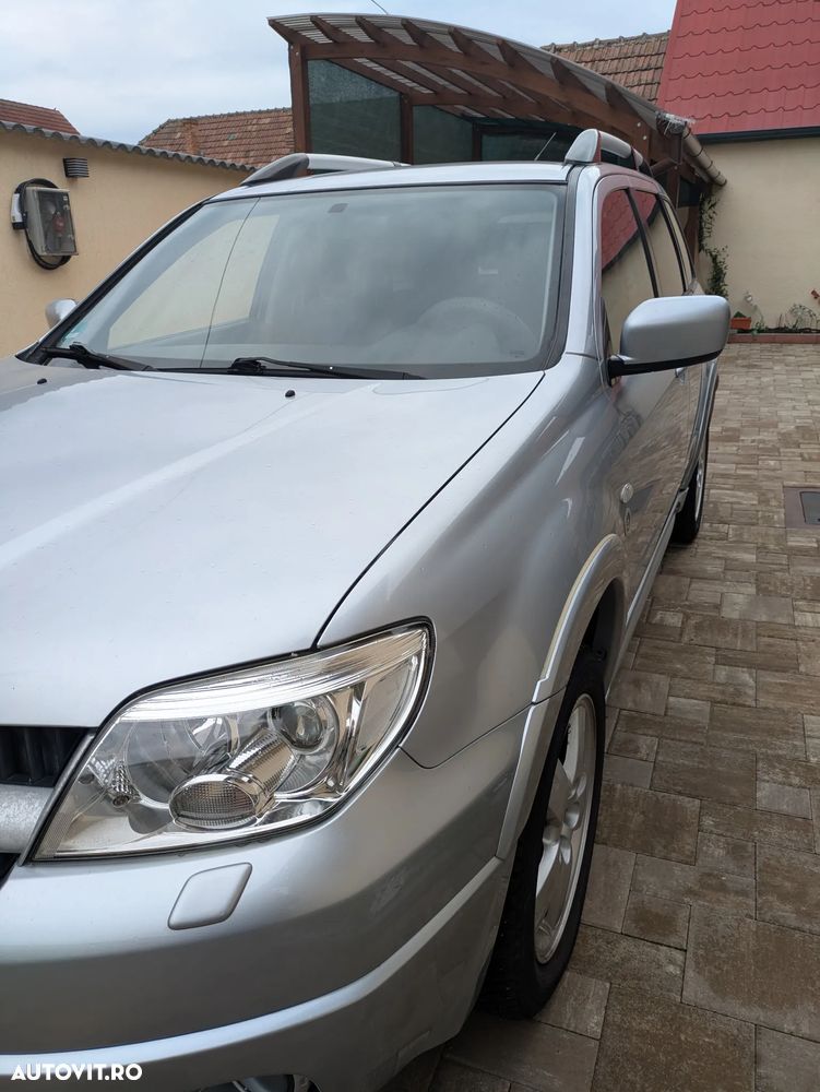Mitsubishi Outlander 2.4 4WD Automatik Intense - 11