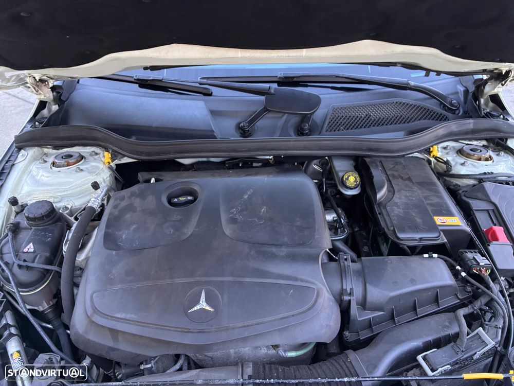 Mercedes-Benz CLA 180 AMG Line - 16