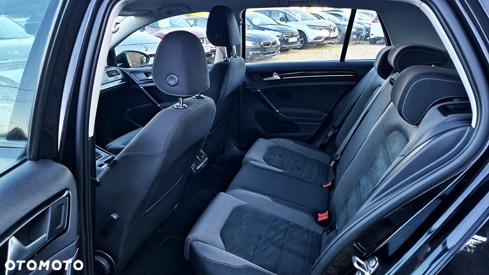 Volkswagen Golf - 34