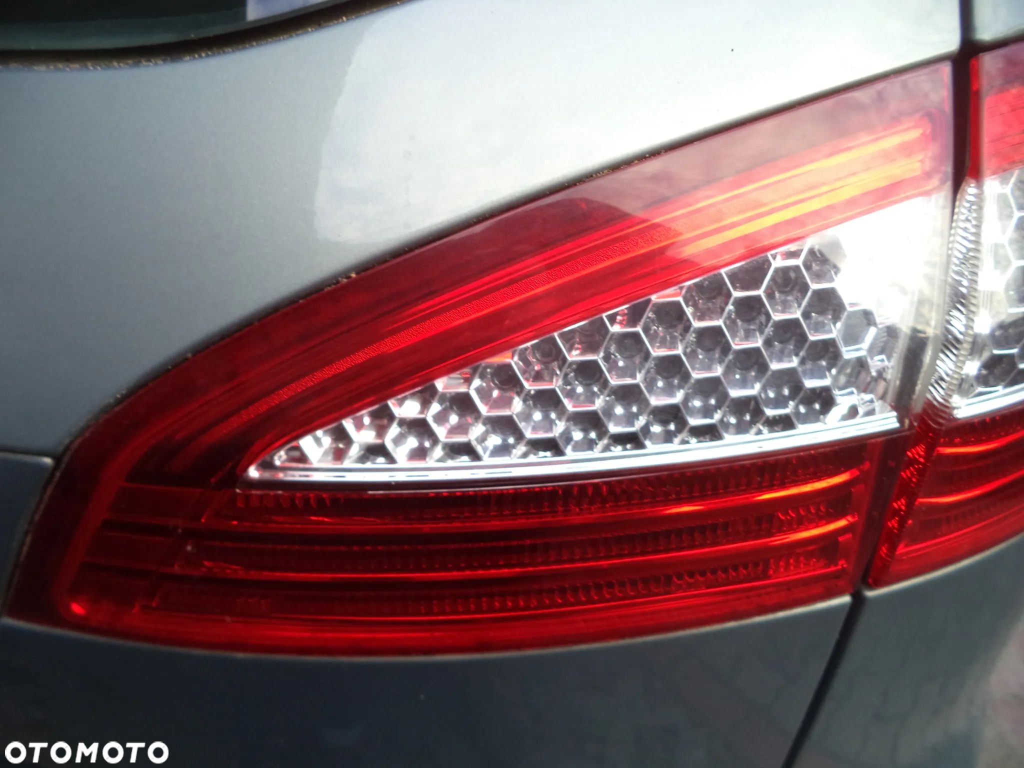 Lampa prawa tylna w klapę Ford Mondeo MK4 kombi - 1