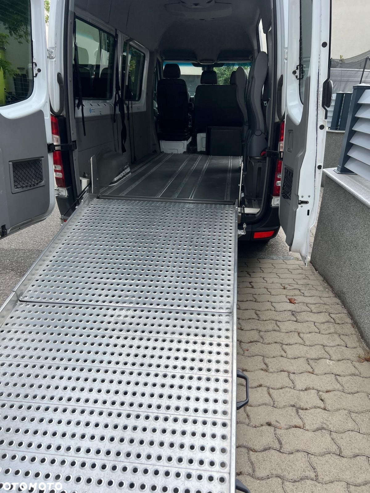 Mercedes-Benz Sprinter - 2