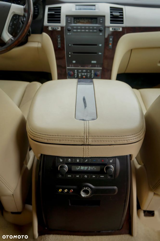 Cadillac Escalade - 26