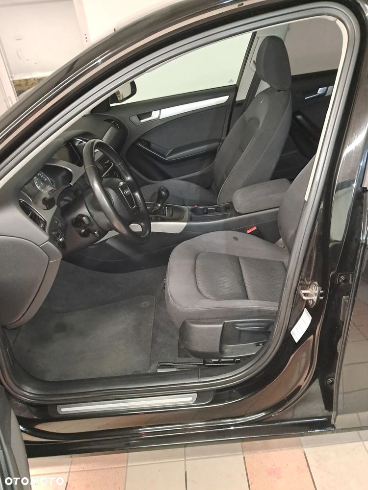 Audi A4 Limousine - 8