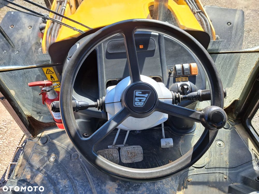 JCB 4CX - 13