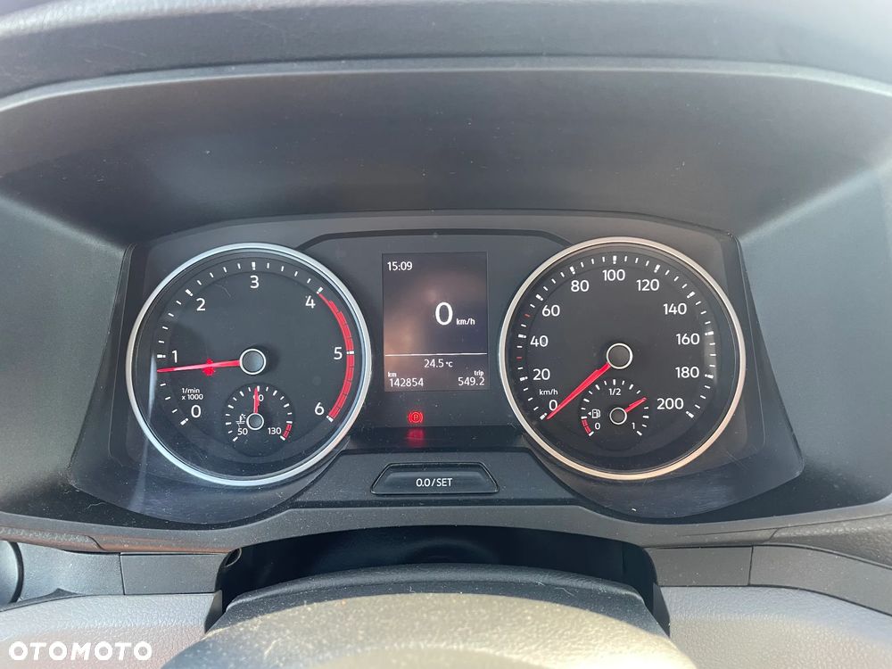 Volkswagen CRAFTER 35 MR 2,0 TDI FWD - 2