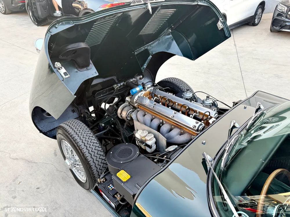 Jaguar E-Type - 25