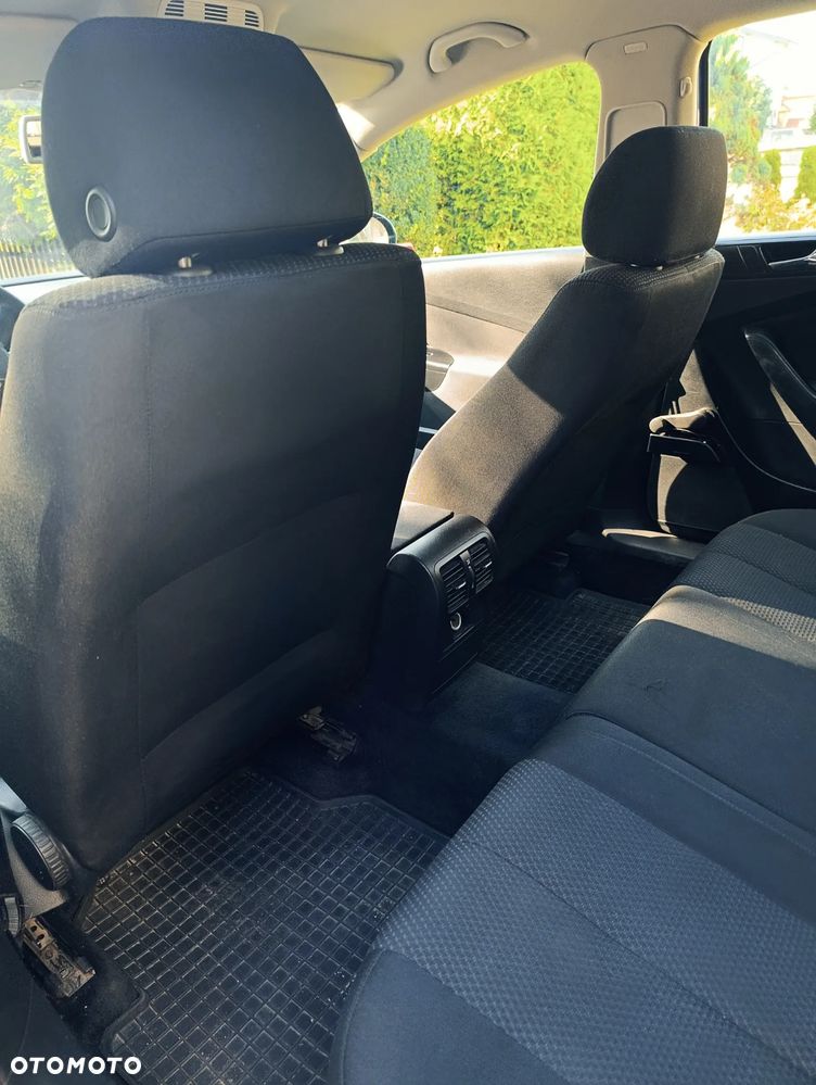 Volkswagen Passat - 13