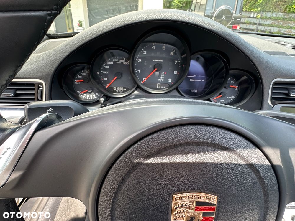 Porsche 911 Carrera 4 PDK Black Edition - 11