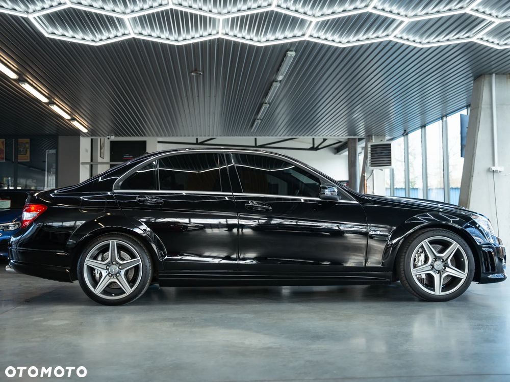 Mercedes-Benz Klasa C 63 AMG - 16