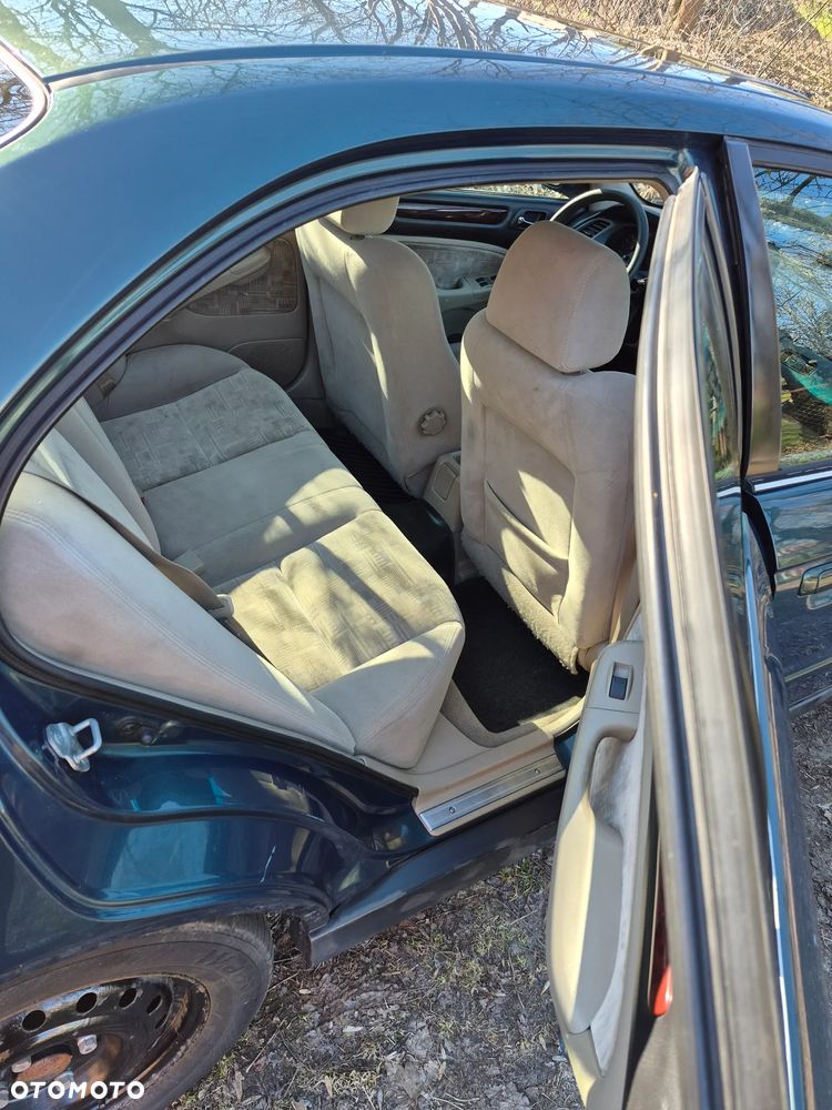 Honda Accord 1.8i LS - 10