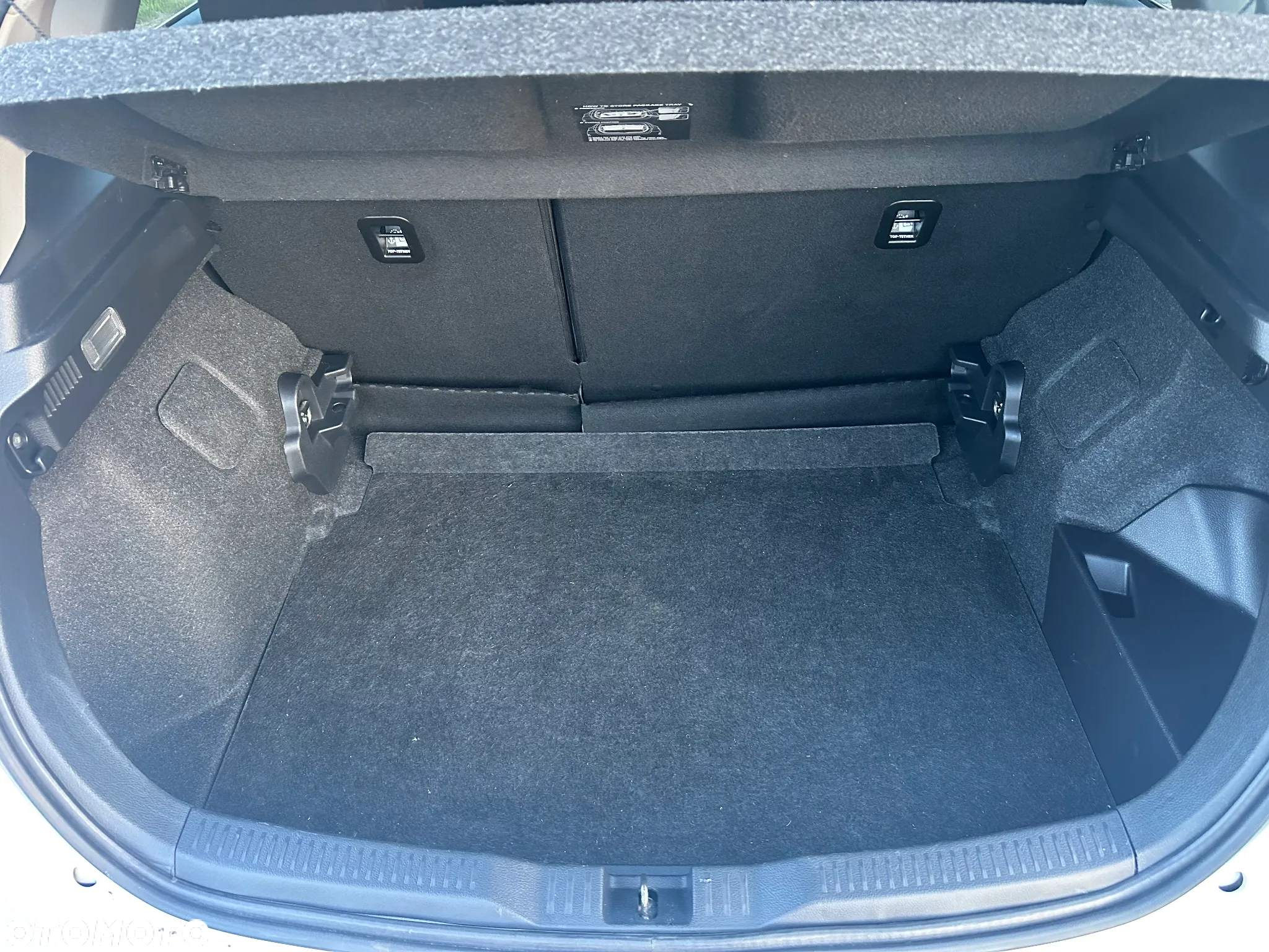 Toyota Auris 1.8 HSD Prestige NAVI - 33