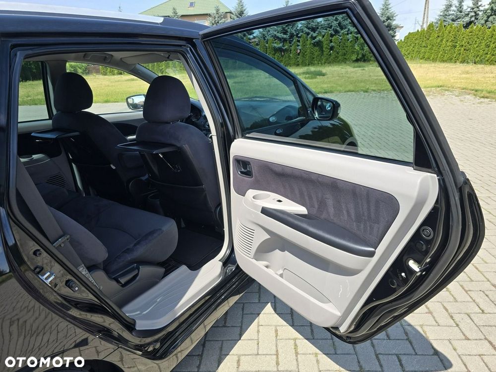 Mitsubishi Grandis - 23