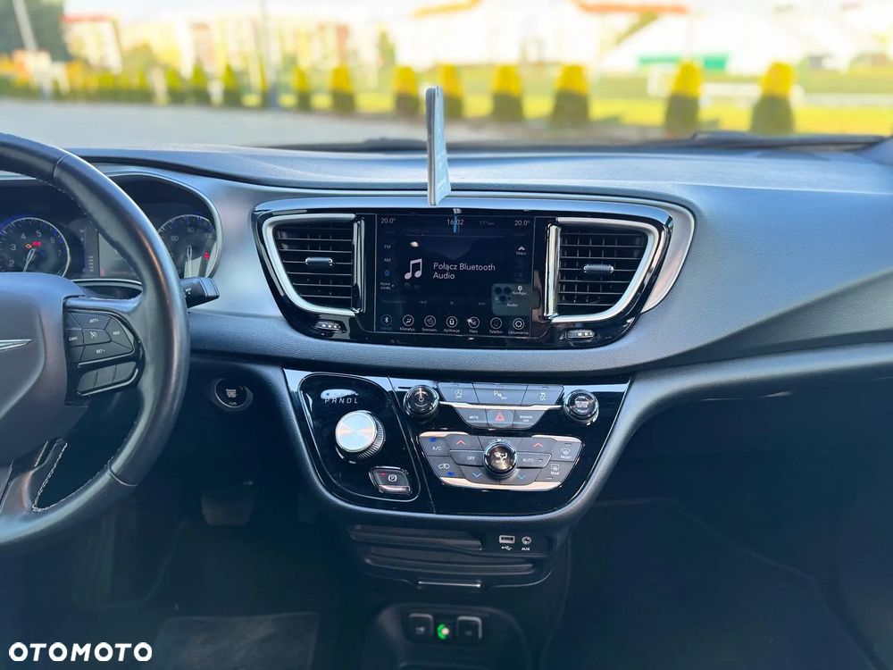 Chrysler Pacifica - 23