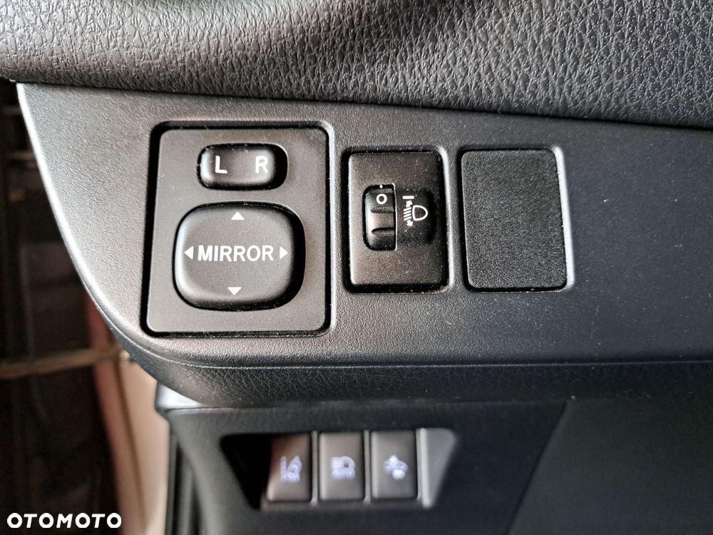 Toyota Yaris - 33