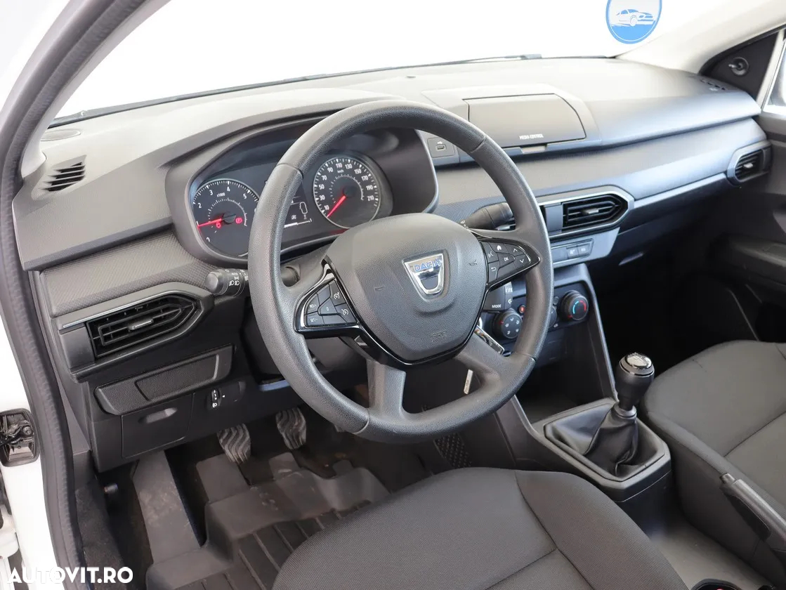 Dacia Logan TCe 90 Essential - 9