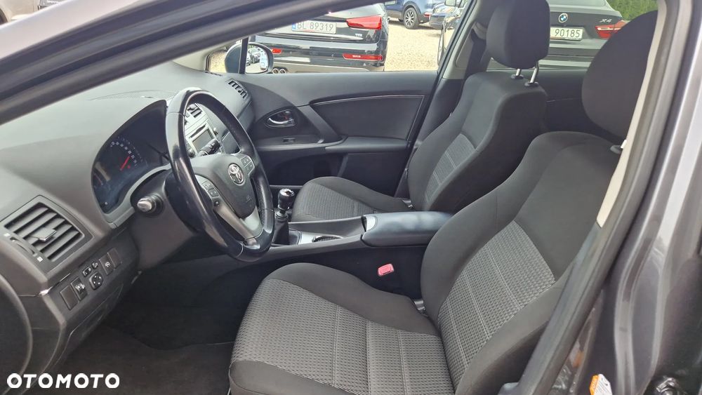 Toyota Avensis Combi 1.8 Executive - 16