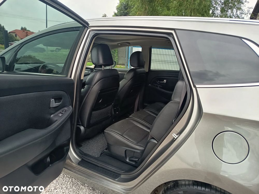 Kia Carens 1.7 CRDi 141 Dream Team Edition - 37