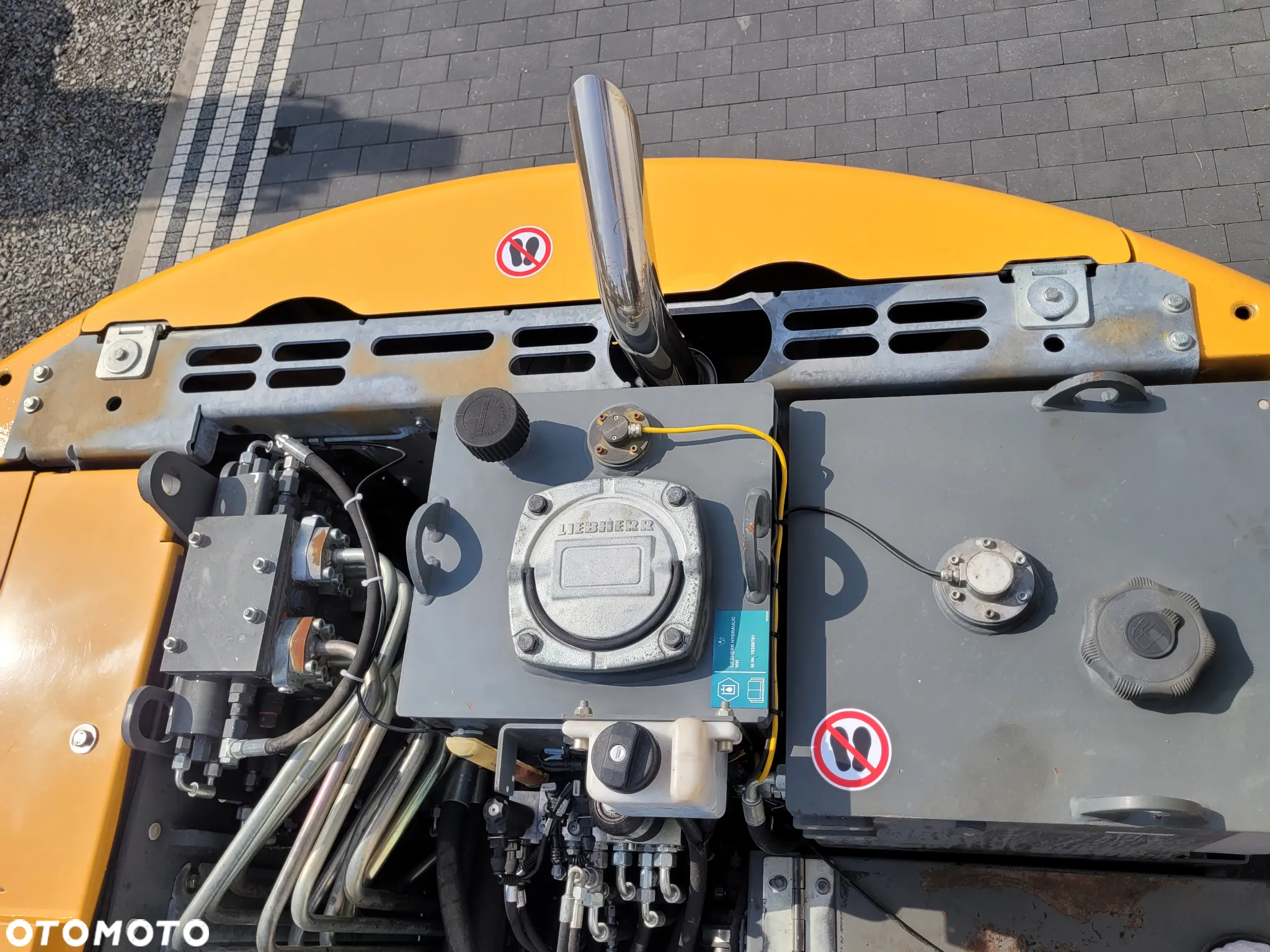 Liebherr A910 compact / 7800h / SUPER STAN / - 19