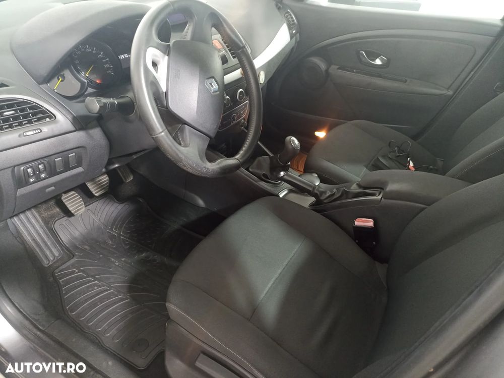 Renault Fluence 1.6 16V Expression - 9