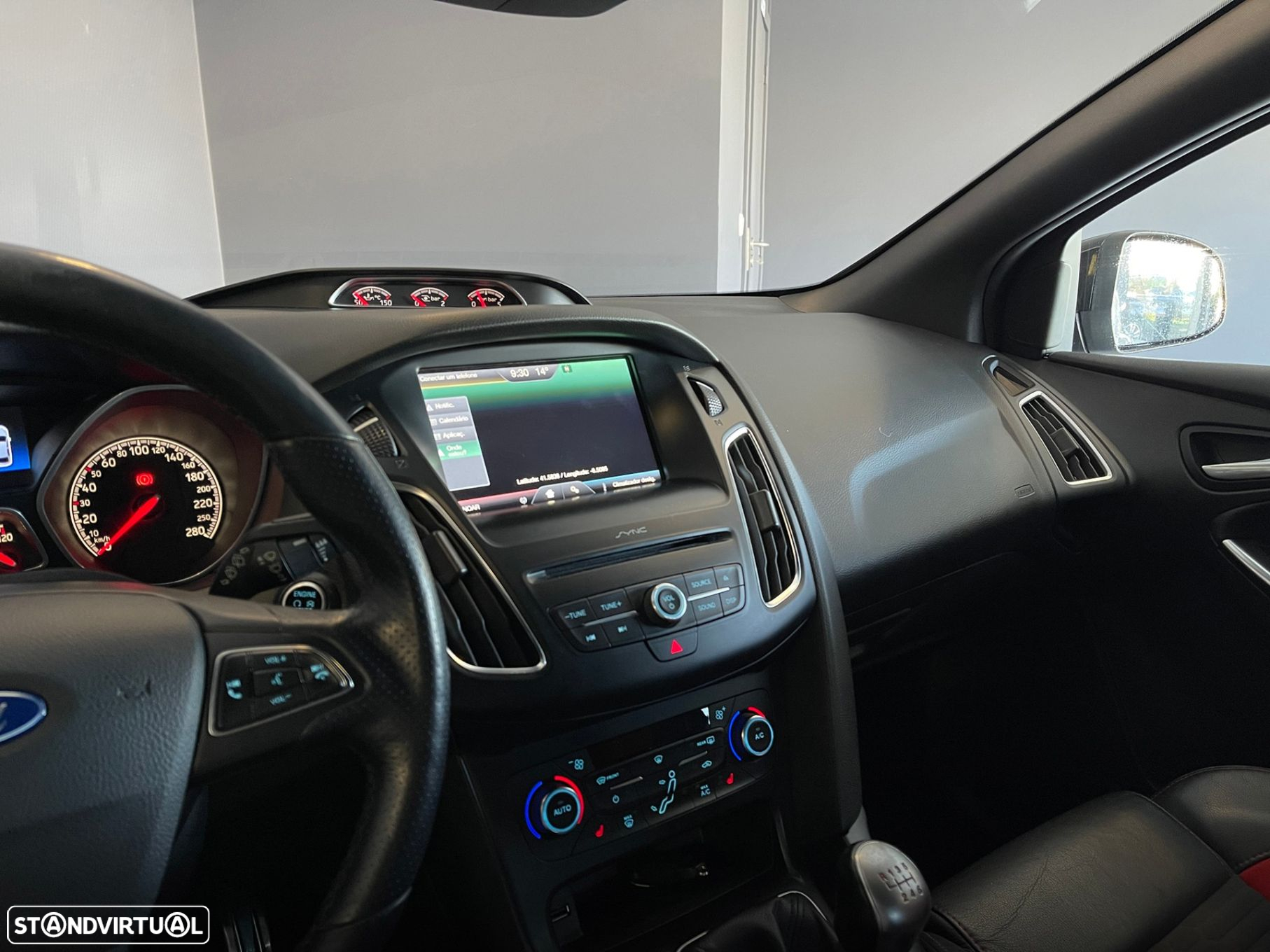 Ford Focus 2.0i ST-2 - 30