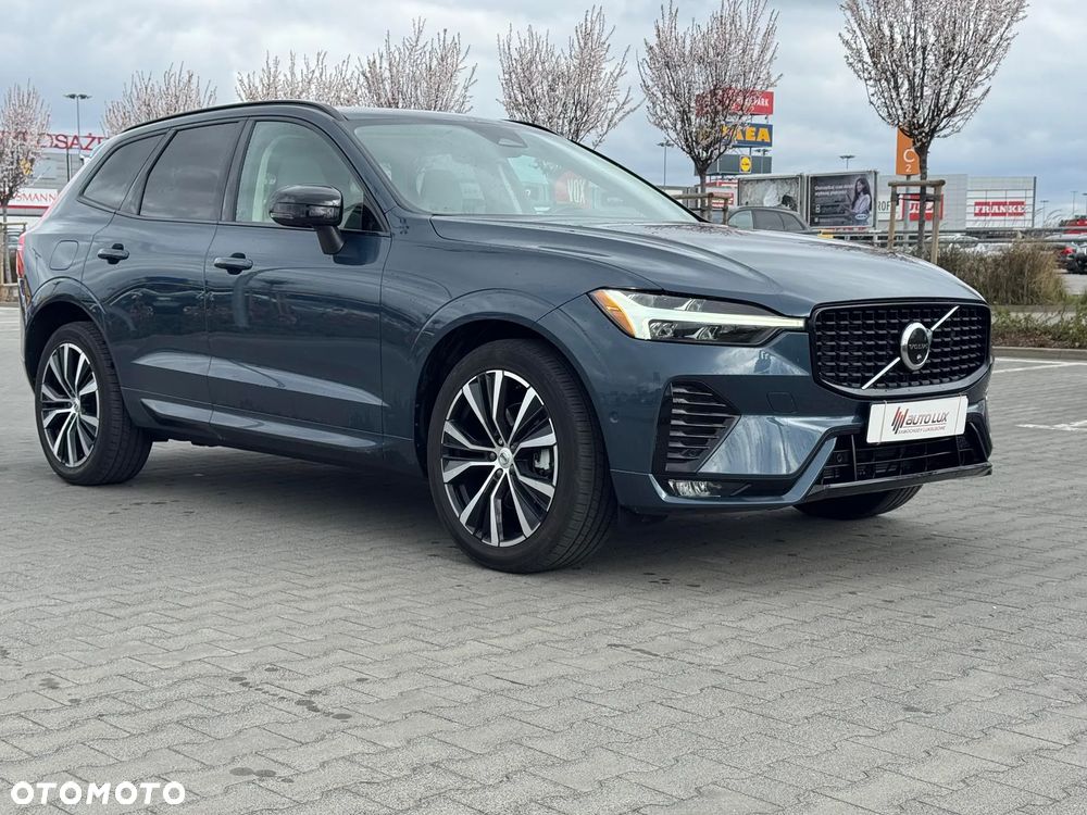 Volvo XC 60 B5 D AWD Plus Dark - 32