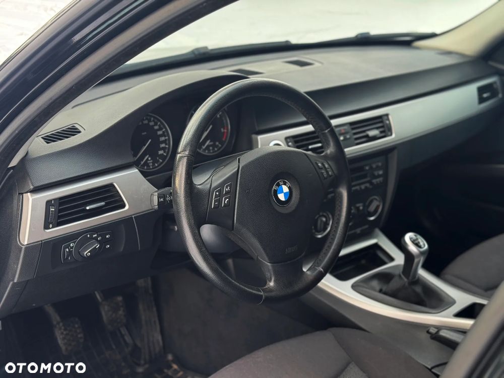 BMW Seria 3 318d DPF Edition Lifestyle - 26