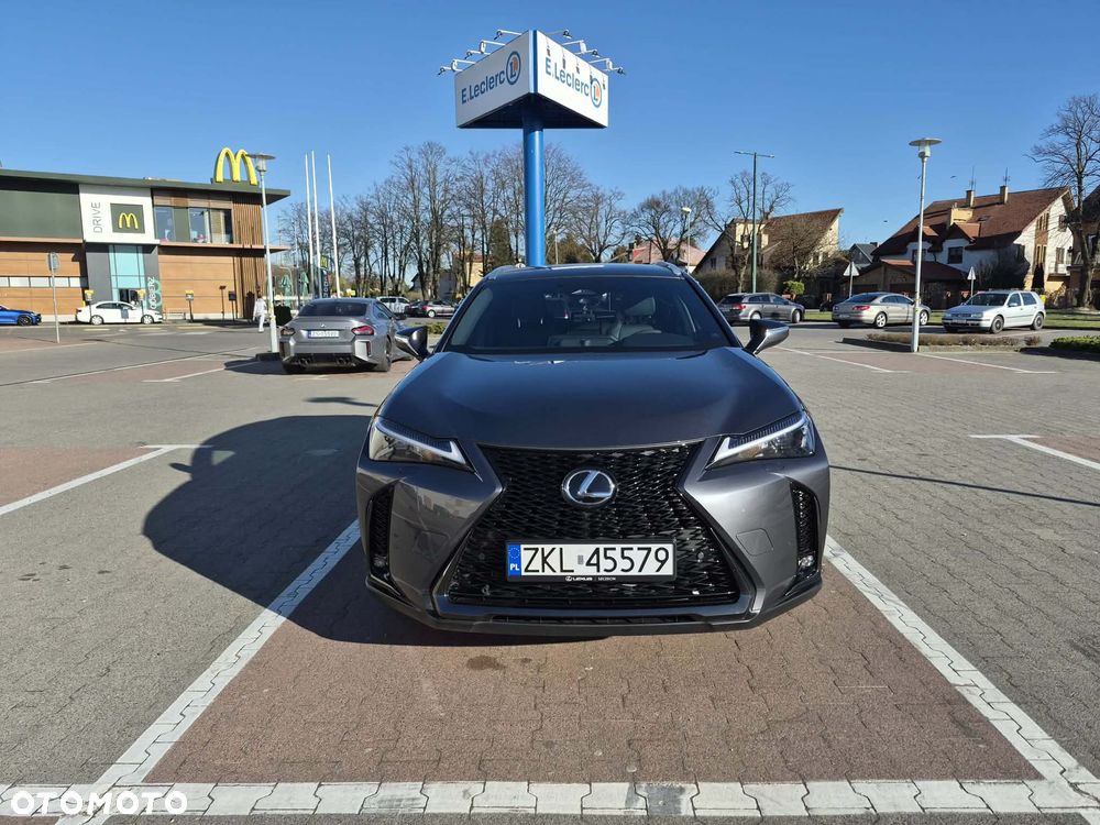 Lexus UX - 4