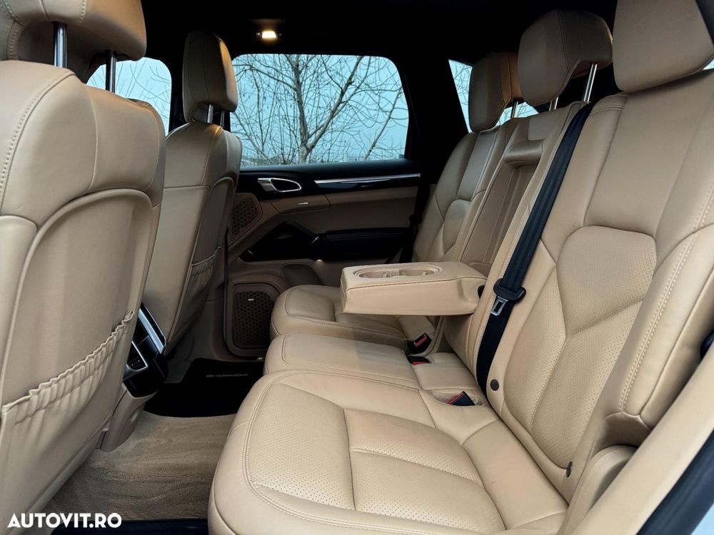 Porsche Cayenne - 33