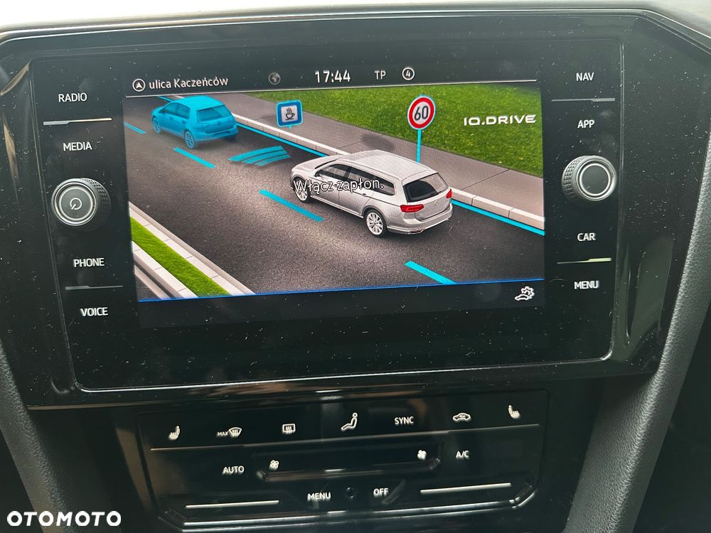 Volkswagen Passat - 8