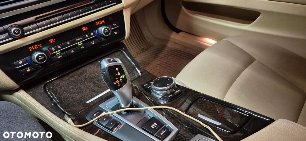 BMW Seria 5 528i xDrive Sport-Aut Modern Line - 12