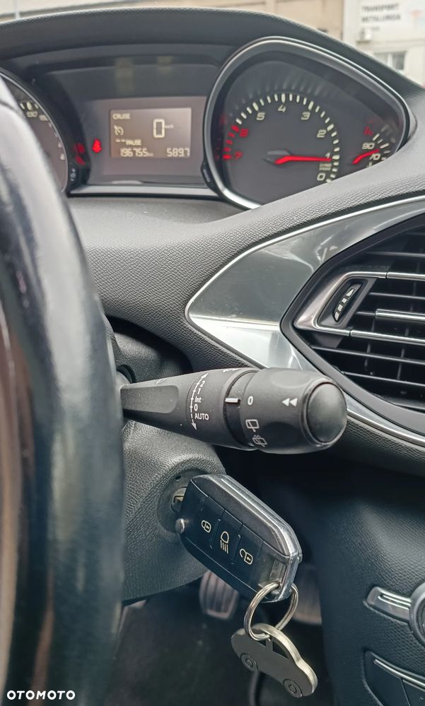 Peugeot 308 1.2 PureTech GPF Allure S&S - 14