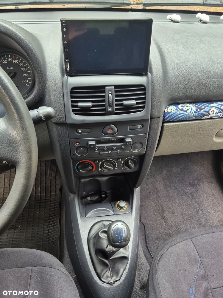 Renault Clio 1.2 16V Authentique - 9