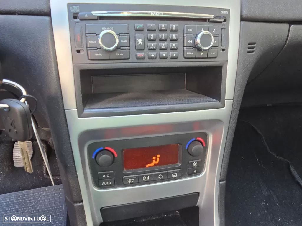 Peugeot 307 SW 1.6 HDi FAP SE Navteq - 18