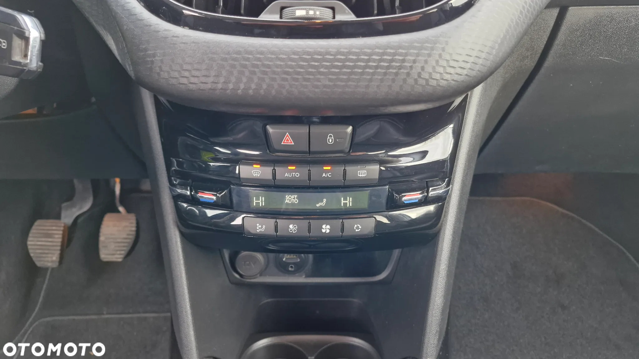 Peugeot 2008 1.6 BlueHDi Allure - 17