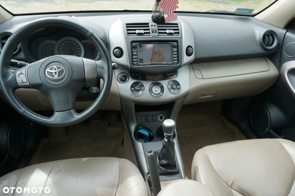 Toyota RAV4 2.2 D-4D Sol 180 - 12