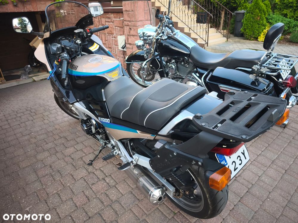 Yamaha FJ - 7
