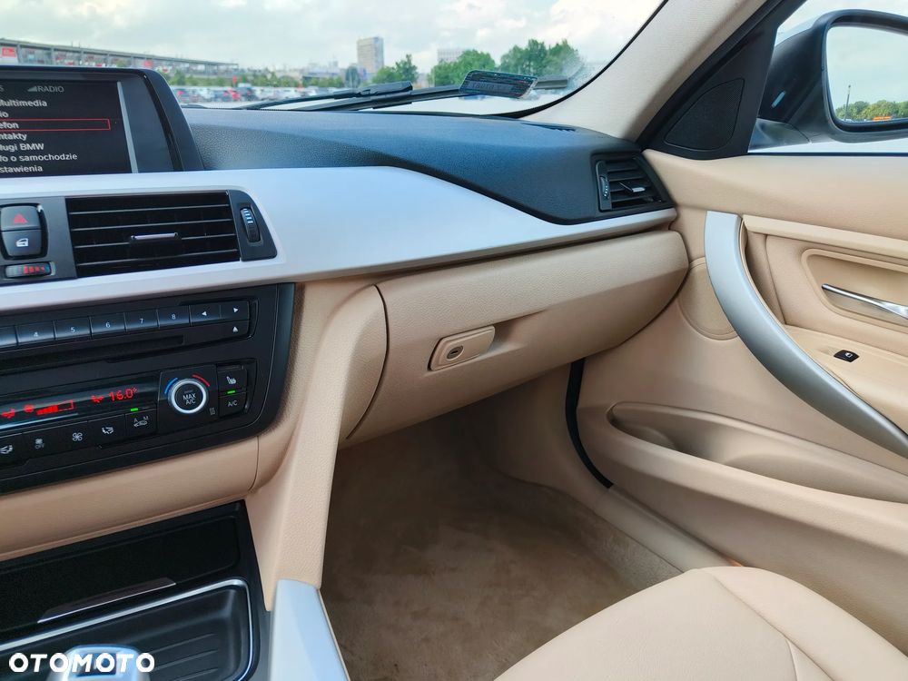 BMW Seria 3 328i xDrive - 7
