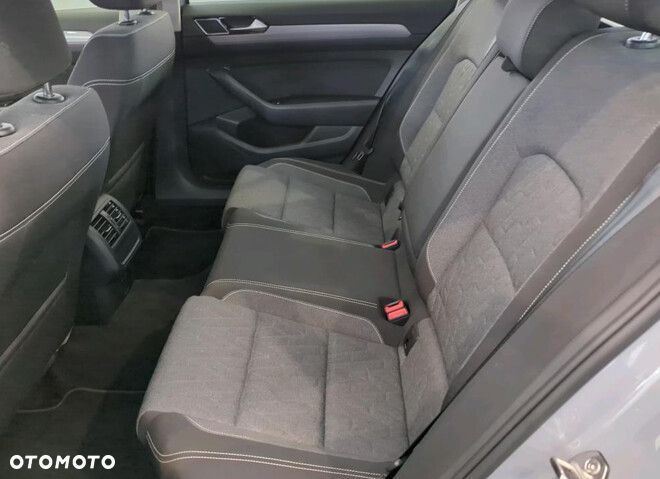 Volkswagen Passat - 6