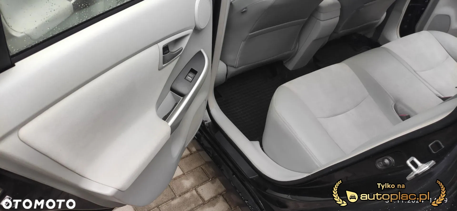 Toyota Prius (Hybrid) - 7