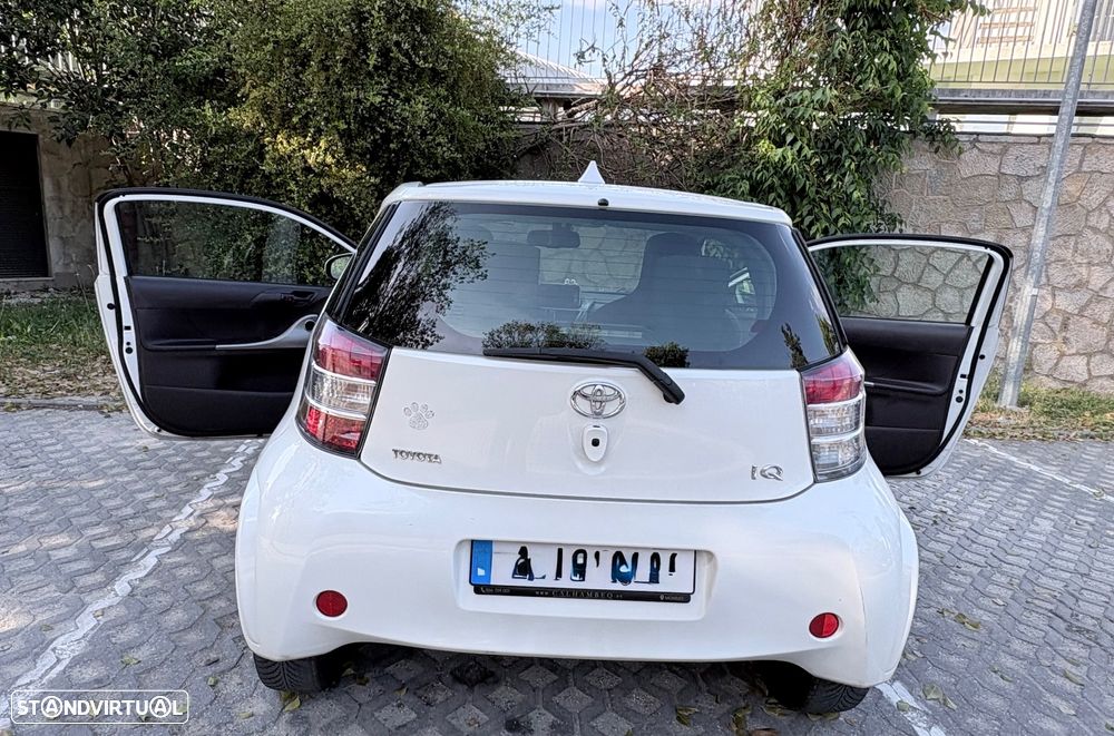Toyota iQ 1.0 - 8