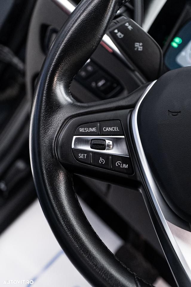 BMW Seria 3 318i Aut. Sport Line - 24