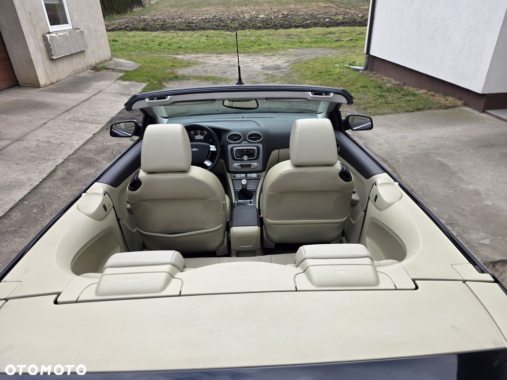 Ford Focus 2.0 16V Titanium - 10